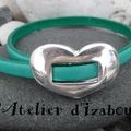 Encore beaucoup d'amour avec ce bracelet réglable en cuir bleu-vert et son fermoir coulissant en forme de coeur ! <3