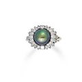 Shopping of natural pearls @ Bonhams