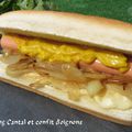 Hot-dog Cantal/ confit d'oignons