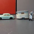 Un ensemble Siku du début des années 60, une Mercedes 180 et sa caravane télescopique, une Schöllmayer et Malher...