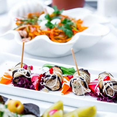 ChatGPT a dit : Quel format de repas choisir pour un événement professionnel réussi : buffet, repas assis, cocktail ?