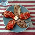 Bruschettas de tomates et de petites sardines