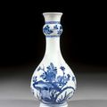 A blue and white porcelain vase, Qing dynasty, Kangxi period (1662-1722)