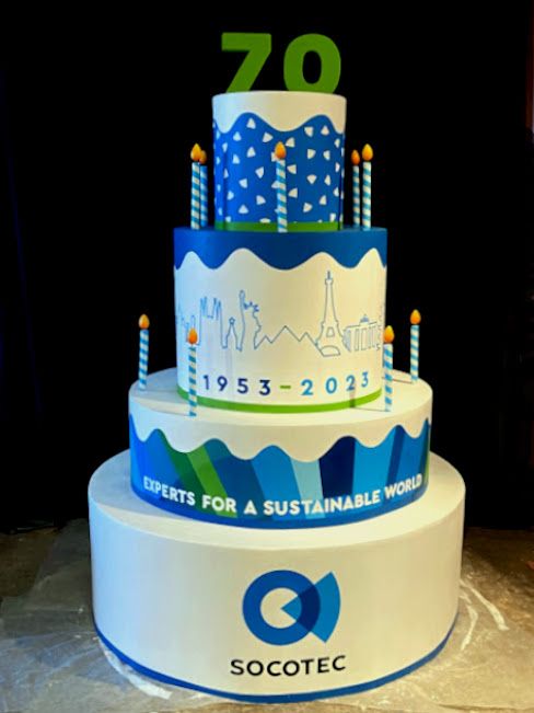 Gâteau Socotec, 150cm de diamètre, hauteur 2m