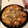 pizza chèvre miel et pignon de pin