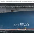 Dans le port du Havre, le terminal méthanier flottant prend l'amarre des idiots utiles anti-nucléaires de Greenpeace!