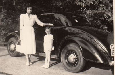 quelle est cette ancienne voiture des années 1950 ? - old car !