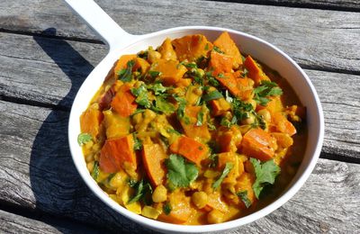 Curry de potimarron aux pois chiches, épinards et lait de coco