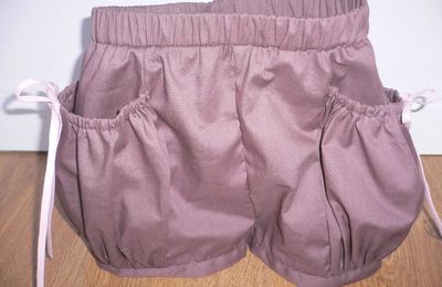 Un short à poches bouffantes et un caraco