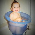 Malo a voulu prendre un bain dans sa baignoire de petit bébé