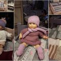 Lits et vêtements de poupées tricotés
