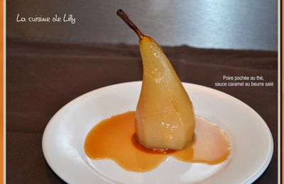 Poires pochées au thé, sauce caramel au beurre salé