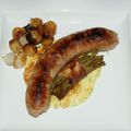 Saucisse de Pierrefort sur sa farinette Auvergnate, son fagot de haricots verts et ses oignons grelots