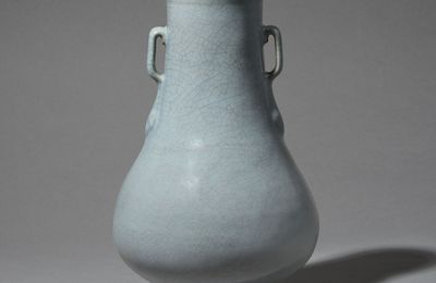 A Ru-type handled vase, Qianlong seal mark and of the period (1736-1795)