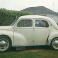 La première voiture de Maman, une Renault 4CV... 