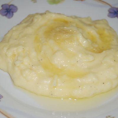  Purée de pommes de terre et sa sauce aioli.