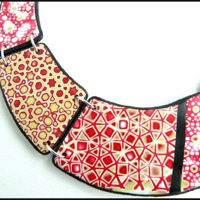 Plastron réalisé avec la technique du hidden magic