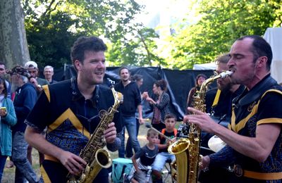 Ecouter la fanfare Mouv'n'brass à La Flèche (Sarthe) le 7 juillet 2024 (2)