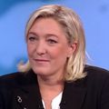 Sur France 3, Marine Le Pen dénonce la surveillance des candidats FN RBM par des médias (vidéo 27/10/2013) 