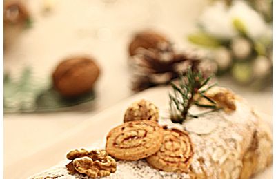 Biscuit roulé aux pommes, noix, beurre de cacahuètes et amuse-bouche boudin, pommes, bacon.....