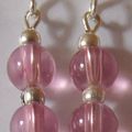 Boucle d'oreille en verre double perle ronde rose 