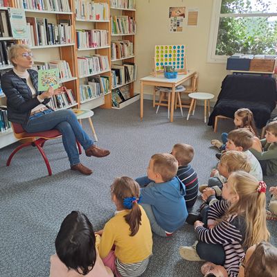 Première visite à la bibliothèque pour les GS et les CP