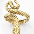 Zolotas. Bague "serpent" en or jaune travaillé, le corps à un enroulement
