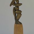 Homme galets, bronze et bois, 27 cm, 08