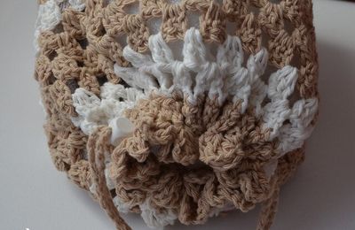 Une bourse granny au crochet