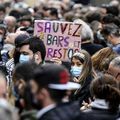 Covid-19 : à Marseille, une manifestation de la colère en attendant Olivier Véran