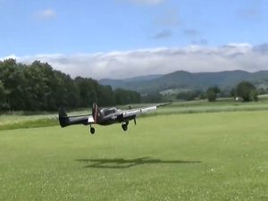 Un chasseur de nuit bimoteur de la seconde guerre mondiale