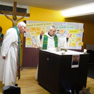 "Quand il ouvrit le livre, tout le monde se mit debout !"