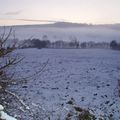 La neige a posé son blanc manteau sur la campagne