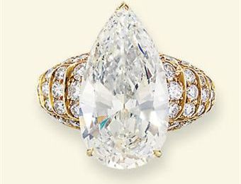 A Diamond Single-Stone Ring