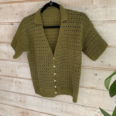 Gilet au crochet , petite manche et col polo