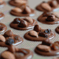 Mendiants au chocolat noir, amande, noisette et raisin sans gluten ni produits laitiers