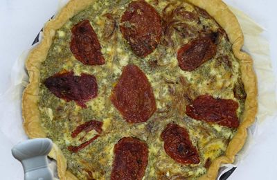 Tarte aux tomates séchées, au thon et aux oignons