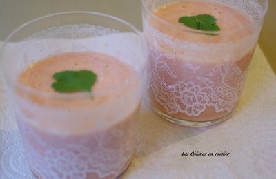 Smoothie rose et salé pour la Saint-Valentin (tomate, céleri, tabasco)