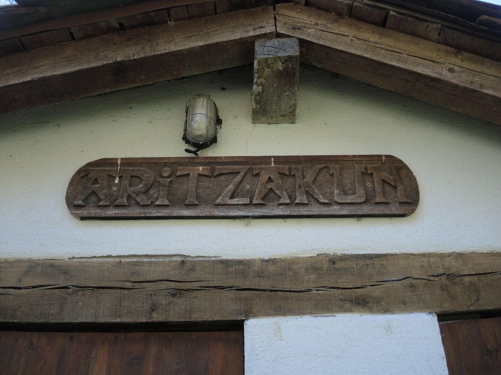 Aritzakun, maison panneau. (Espagne)