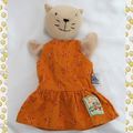 Doudou Peluche Plat Marionnette Chat Robe Orange à fleur Moulin Roty