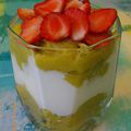 Verrine rhubarbe, fraises et fromage blanc