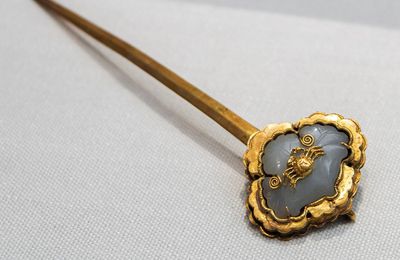 Gold Hairpin inlaid Jade, Ming Dynasty (1368-1644)