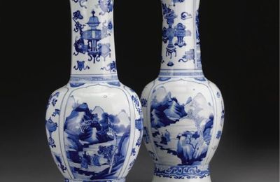 A pair of blue and white vases (yen-yen). Qing dynasty, Kangxi period