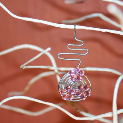 Pendentifs "fleur", de toutes les couleurs...