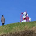 Un OVNI s'est posé sur la falaise ?