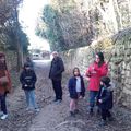 Promenade familiale à Fontvieille.