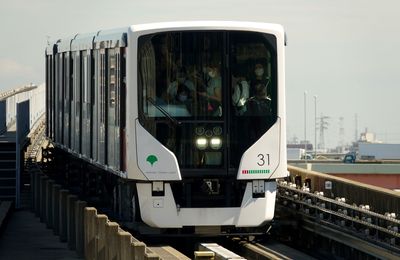 Nippori Toneri Liner les "300"