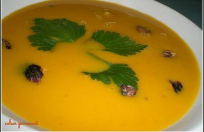 Velouté de Châtaignes et  potimarron, éclats de châtaignes grillées