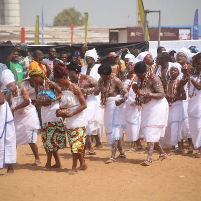 FAIRE ALLÉGEANCE AUX DIVINITÉS POUR OBTENIR LEURS FAVEURS