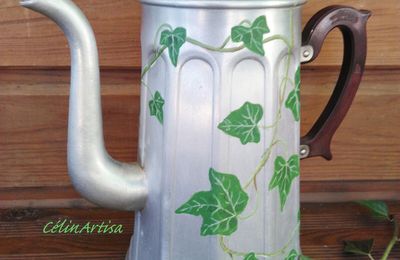 ♣ Ancienne cafetière en alu recyclée